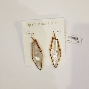 NWT Beautiful Kendra Scott Earrings